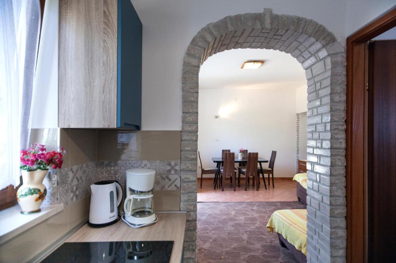 Apartments Kosovka 1398 Pjescana Uvala Ngoại thất bức ảnh