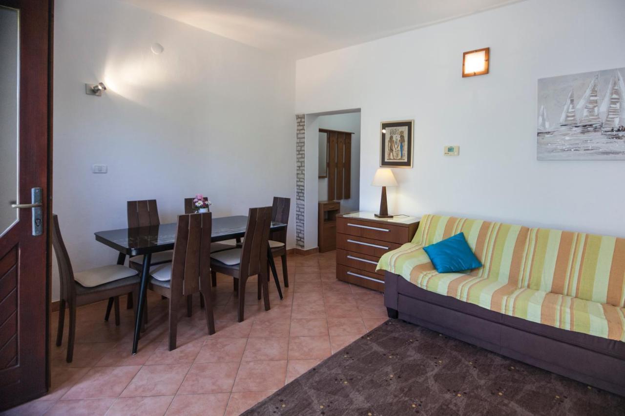 Apartments Kosovka 1398 Pjescana Uvala Ngoại thất bức ảnh
