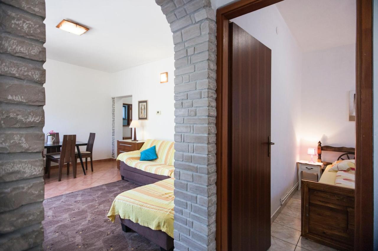 Apartments Kosovka 1398 Pjescana Uvala Ngoại thất bức ảnh