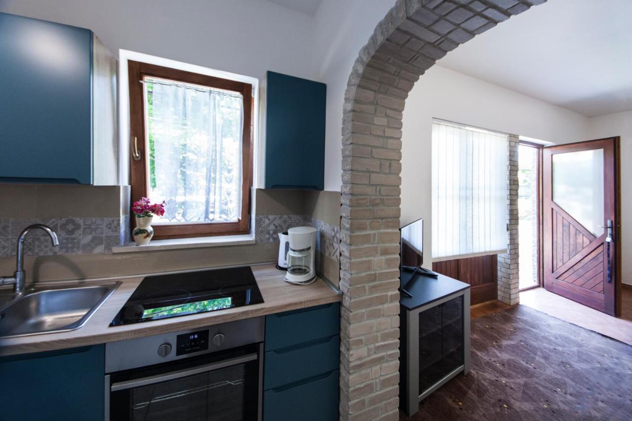 Apartments Kosovka 1398 Pjescana Uvala Ngoại thất bức ảnh